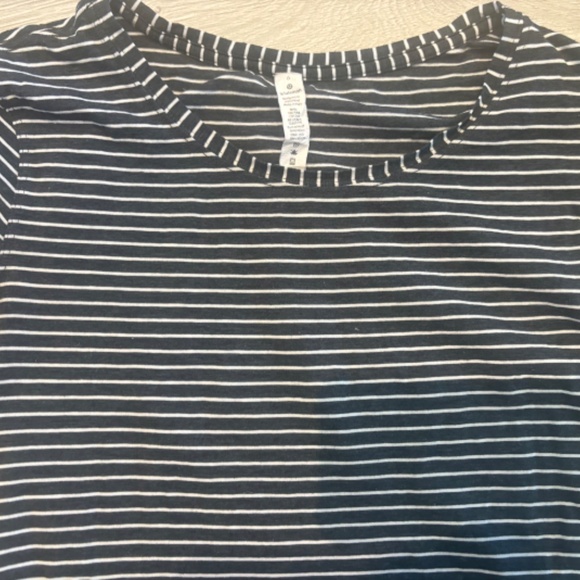 Lululemon Love T-Shirt (6) - Picture 2 of 4